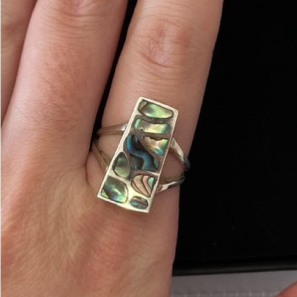 Sterling silver mother of pearl ring. Size 7.25